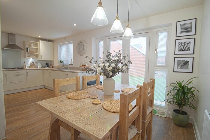 4 Bedroom Detached House For Sale In Restharrow Road, Broughton, HP22