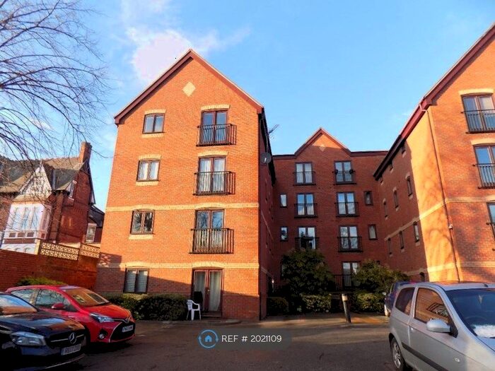2 Bedroom Flat To Rent In Vivian Court, Nottingham, NG5