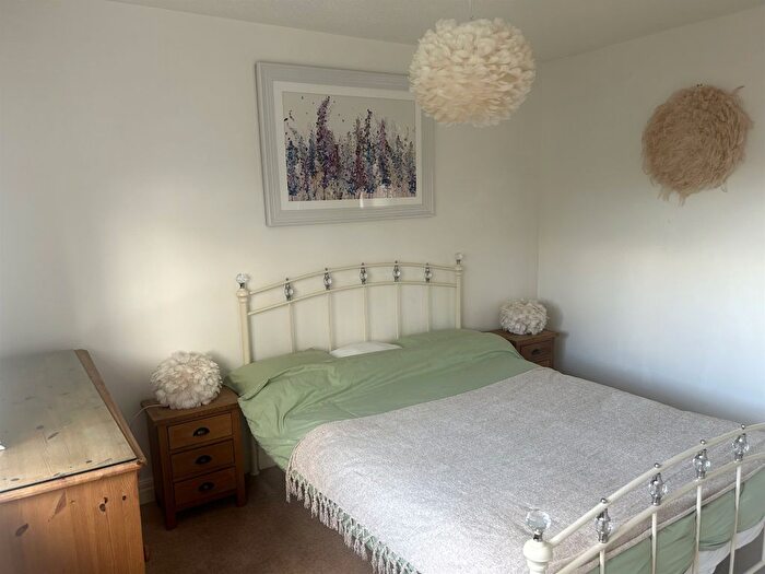 2 Bedroom Terraced House For Sale In Dunsford Close, Swindon, SN1