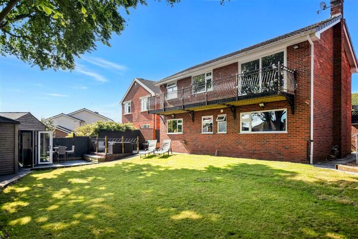 4 Bedroom Detached House For Sale In Glyn Avenue, Wrexham, LL12