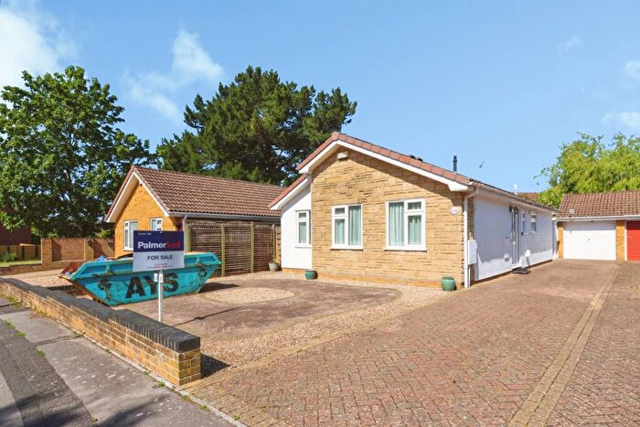 2 Bedroom Bungalow For Sale In Halstock Crescent, Poole, Dorset, BH17