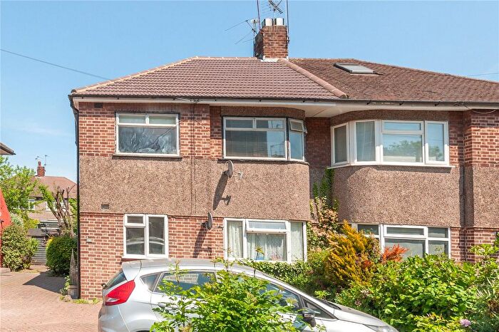 2 Bedroom Flat For Sale In Cheltenham Avenue, Twickenham, TW1