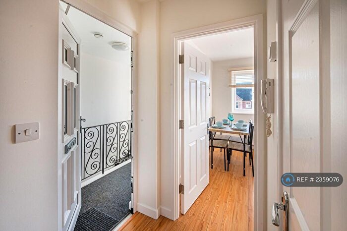 3 Bedroom Flat To Rent In Newcastle Road, Reading, RG2