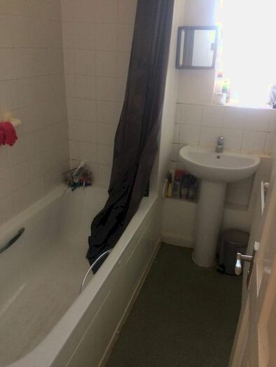 4 Bedroom Flat To Rent In Frampton Park Road, London, E9