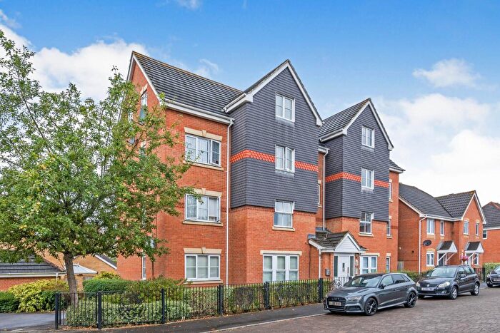 2 Bedroom Flat To Rent In Fawn Crescent, Hedge End, Southampton, SO30