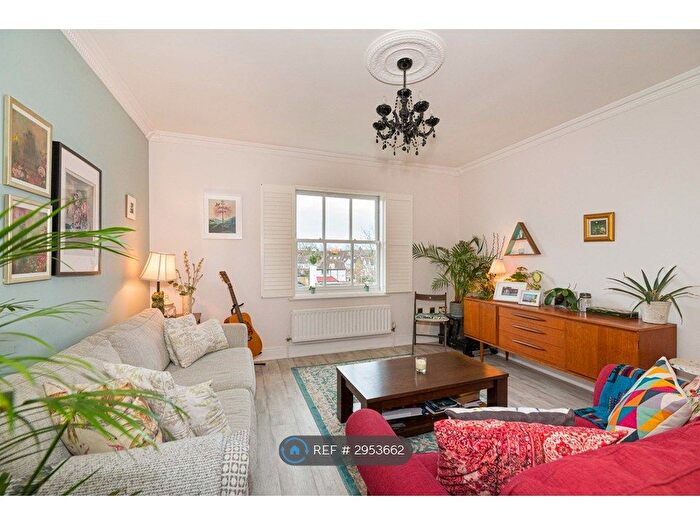 3 Bedroom Flat To Rent In Acre Lane, London, SW2
