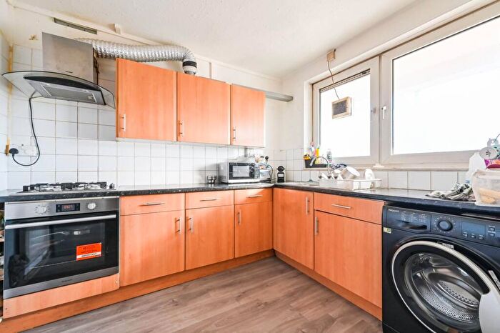 3 Bedroom Flat For Sale In Broadhurst House, Joseph Street, Tower Hamlets, London, E3
