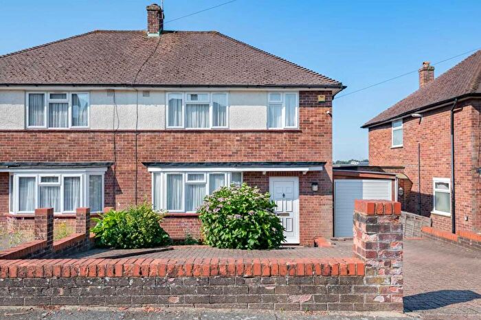 3 Bedroom Semi-Detached House For Sale In Fordham Road, Cockfosters, EN4