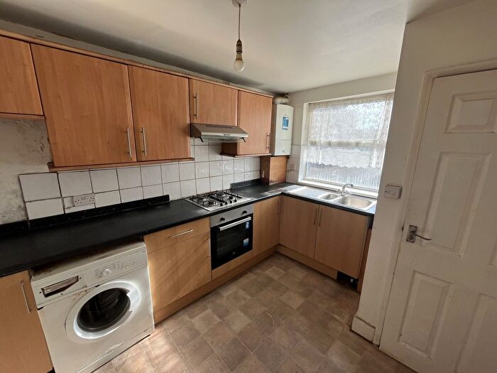 Maisonette To Rent In Clayton Road, Hayes, UB3