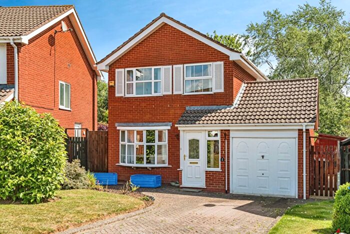 3 Bedroom Detached House For Sale In Lowfield Close, Halesowen, West Midlands, B62