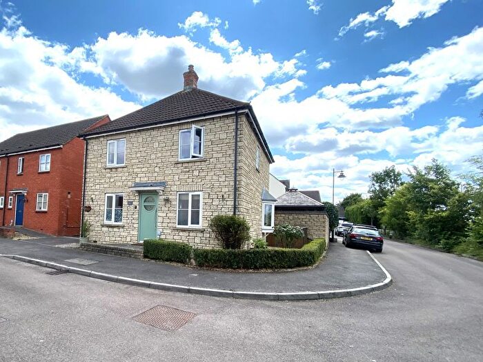 3 Bedroom Detached House For Sale In Poppy Close, Calne, SN11