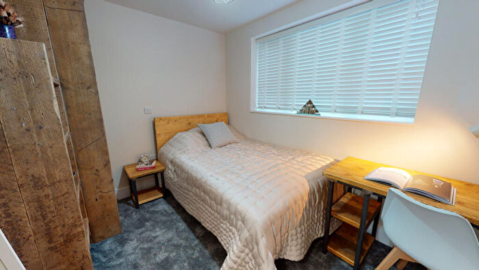 5 Bedroom House To Rent In Carlyle Road, Birmingham, B16