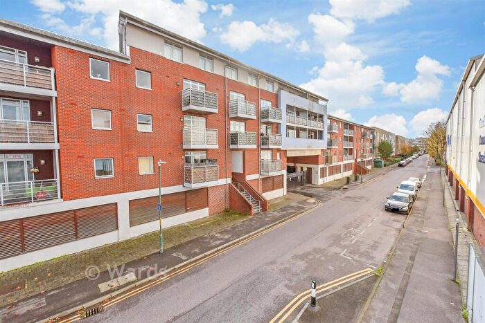 1 Bedroom Apartment For Sale In Kingfisher Meadow, Maidstone, Kent, ME16
