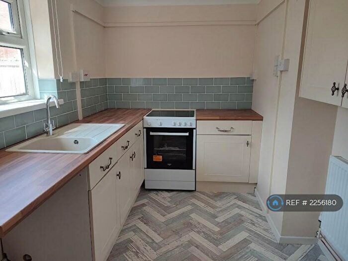 1 Bedroom Flat To Rent In Heather Crescent, Sketty, Swansea, SA2