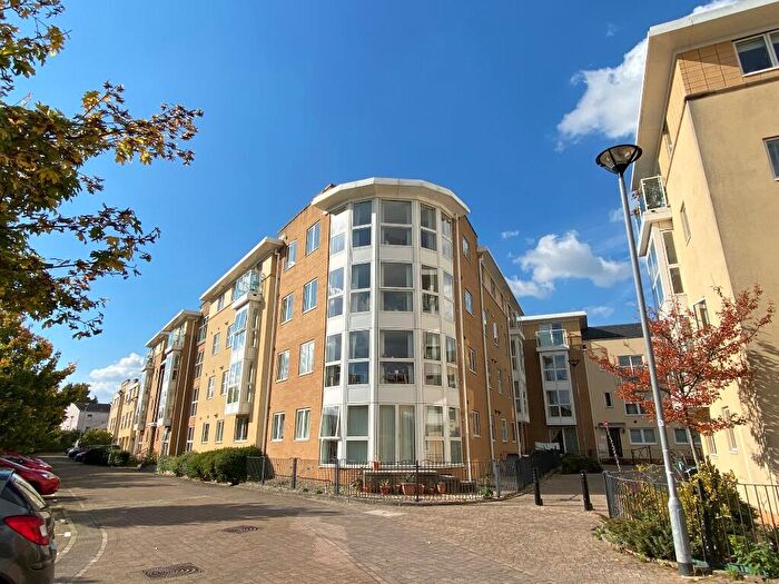 2 Bedroom Flat To Rent In Richmond Court, Exeter, EX4