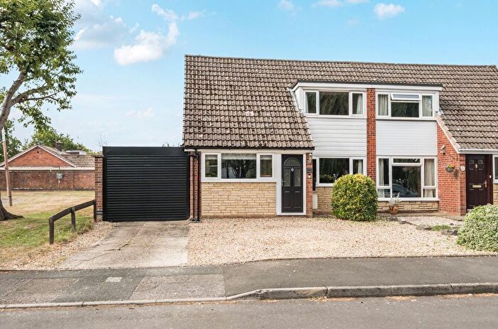 3 Bedroom Semi-Detached House For Sale In Robinsgreen, Covingham, Swindon, SN3