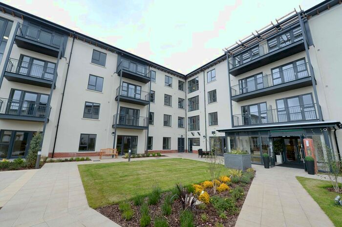 2 Bedroom Flat For Sale In Cable Drive, Helsby, Cheshire, WA6