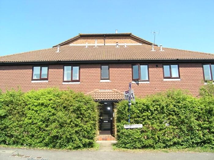 1 Bedroom Flat To Rent In Kingfisher Drive, Guildford, GU4