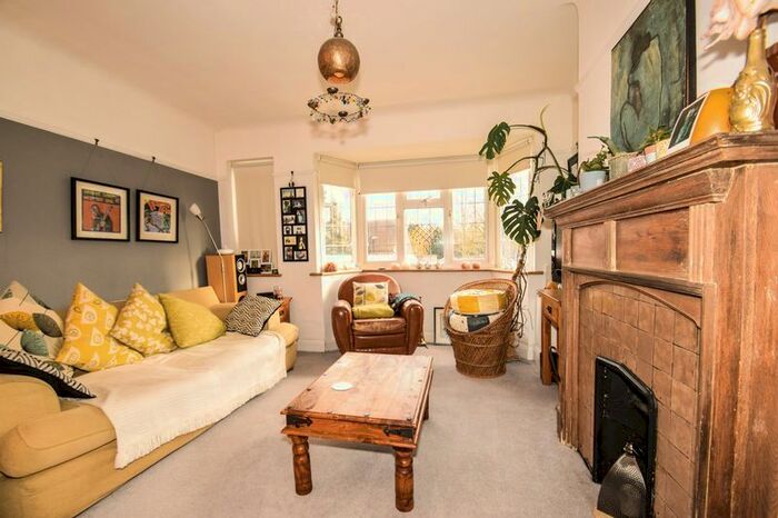2 Bedroom Flat To Rent In Kingston Road, London, SW19