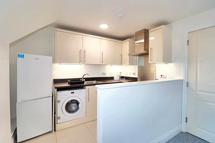 1 Bedroom Flat To Rent In Crouch Oak Lane, Addlestone, KT15