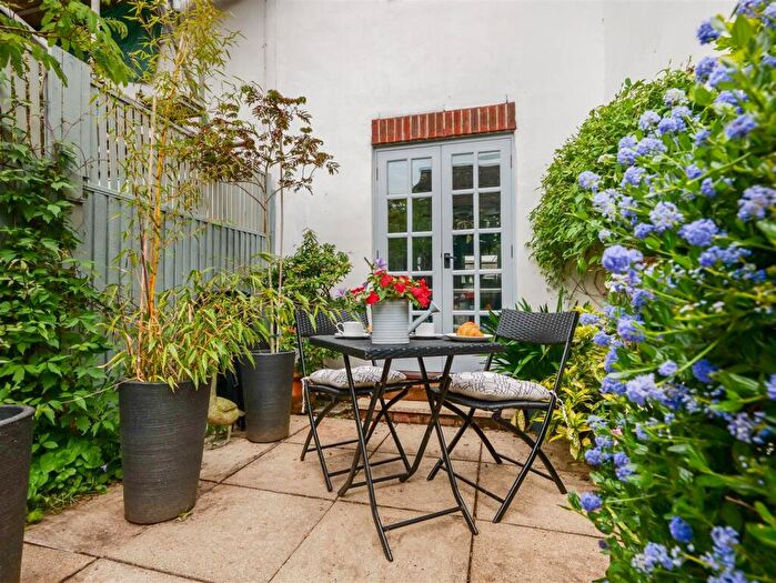 3 Bedroom House For Sale In Seymer Close, Shillingstone, Blandford Forum, DT11
