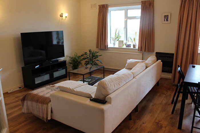 2 Bedroom Apartment To Rent In Finchley Road, Golders Green, NW11