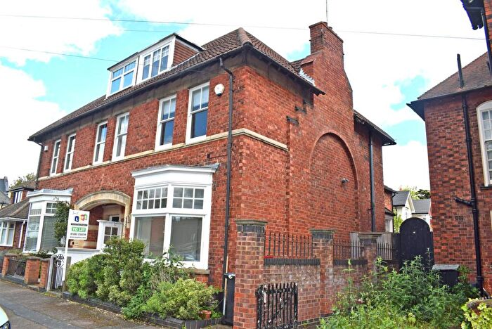4 Bedroom Semi-Detached House To Rent In The Drive, Kettering, NN15