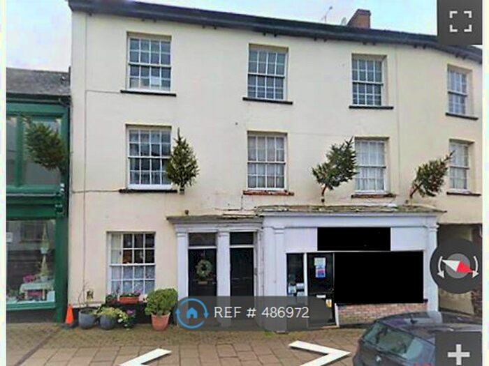 2 Bedroom Flat To Rent In The Square, North Tawton, EX20