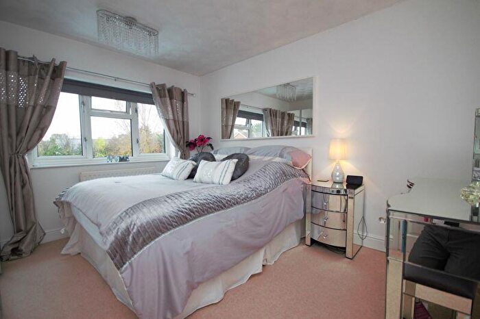 3 Bedroom Terraced House For Sale In Tudor Close, SO40