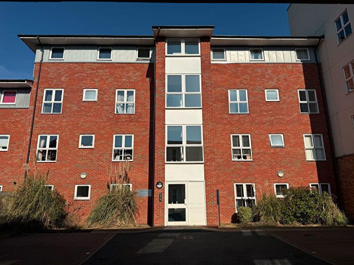 2 Bedroom Flat To Rent In Kingfisher Close, Warwick, CV34