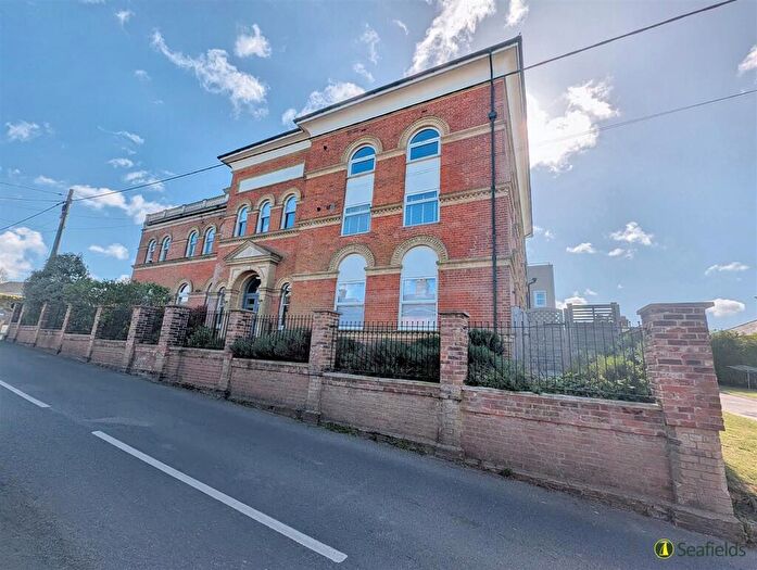 2 Bedroom Flat For Sale In Main Road, Havenstreet, Ryde, PO33
