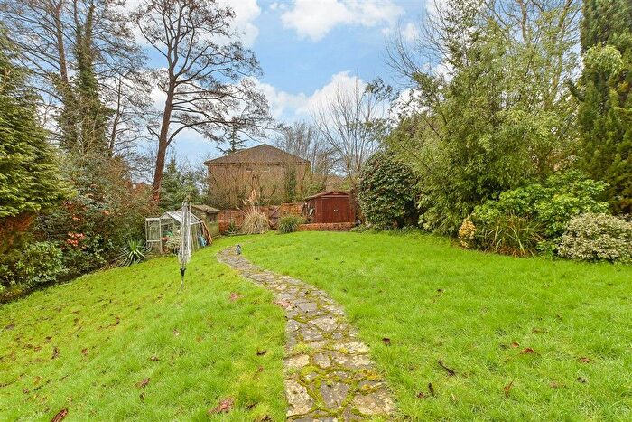 3 Bedroom Semi-detached House For Sale In Olives Meadow, Uckfield, East Sussex, TN22