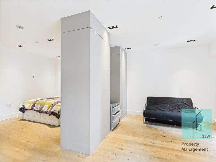 Studio To Rent In Exchange Gardens, London, SW8
