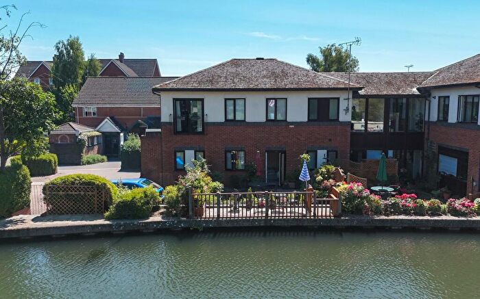 2 Bedroom Apartment For Sale In Lockside Place, Mill Lane, Newbury, RG14
