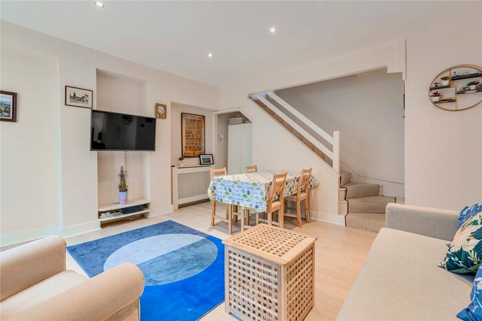 1 Bedroom Flat To Rent In Clapham Common North Side, Clapham Common, SW4