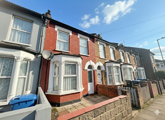 4 Bedroom Terraced House To Rent In Haselbury Road, London, N18