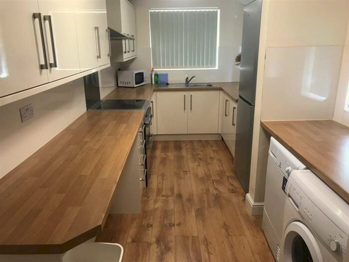 4 Bedroom House To Rent In May Crescent, Lincoln, LN1