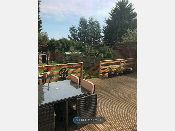 3 Bedroom Semi-Detached House To Rent In Burnt Ash Hill, London, SE12