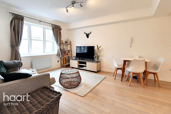 2 Bedroom Flat For Sale In Cedar Road, Sutton, SM2