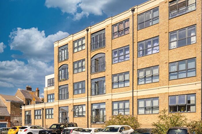 1 Bedroom Flat For Sale In Queensbridge Drive, Ramsgate, Kent, CT11