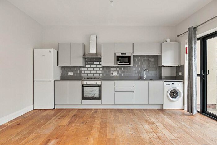 2 Bedroom Detached Bungalow To Rent In Pembroke Road, Walthamstow, E17