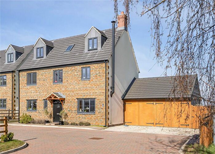 5 Bedroom Detached House For Sale In Byfield, Daventry, Northamptonshire, NN11