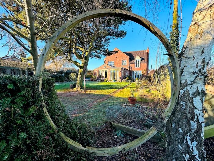 4 Bedroom Detached House For Sale In Bishopdyke Road, Cawood, Selby, YO8