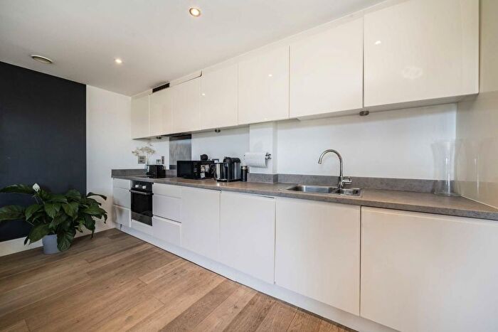 1 Bedroom Flat For Sale In Bicycle Mews, London, SW4