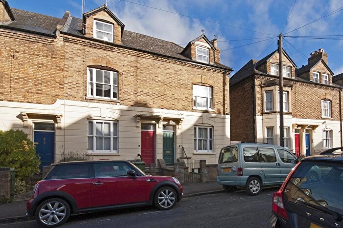 2 Bedroom Apartment To Rent In Walton Crescent, Oxford, OX1