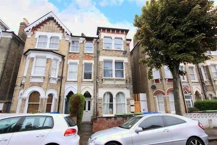 2 Bedroom Flat To Rent In Oakhurst Grove, London, SE22