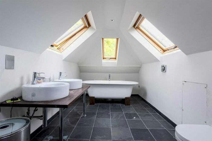 2 Bedroom Flat To Rent In Danemere Street, London, SW15