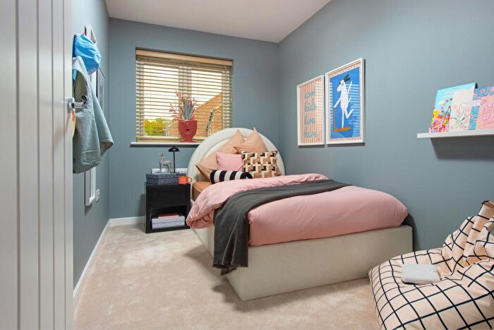 3 Bedroom Semi Detached House For Sale In Tring Gardens, Harold Hill, Romford, RM3