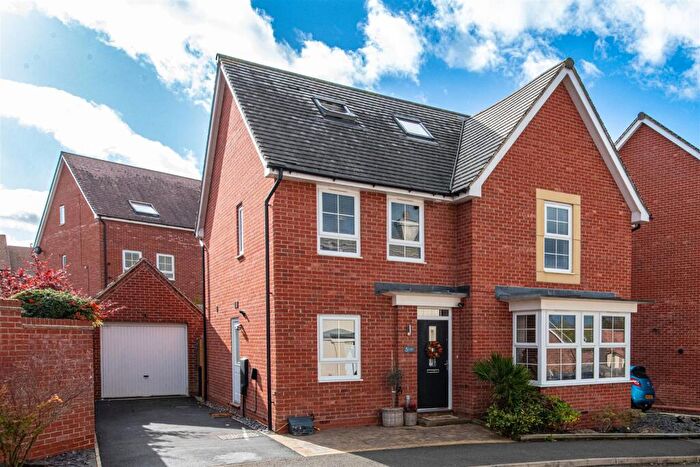 5 Bedroom Detached House For Sale In Lydden Close, Burton Latimer, NN15