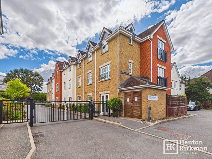 2 Bedroom Flat For Sale In Stock Road, Billericay, CM12